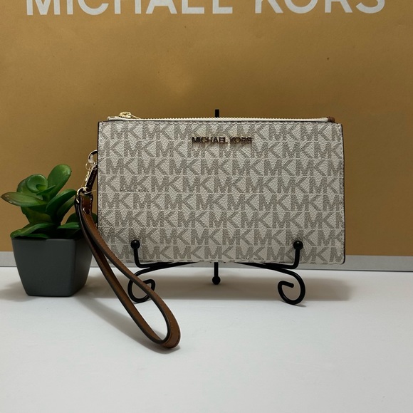 Michael Kors Wallet - Picture 1 of 7